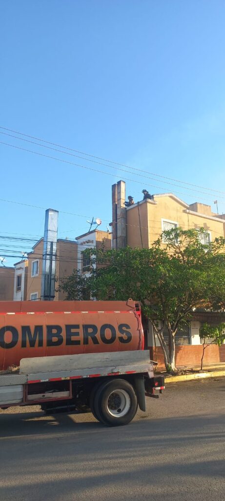 ATIENDE BOMBEROS INCENDIO EN VILLAS OTOCH PARAÍSO, NO SE REPORTAN LESIONADOS