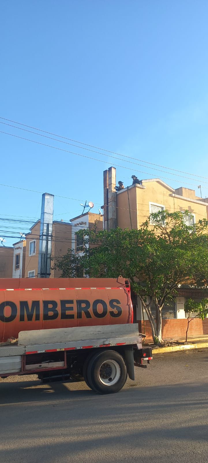 ATIENDE BOMBEROS INCENDIO EN VILLAS OTOCH PARAÍSO, NO SE REPORTAN LESIONADOS