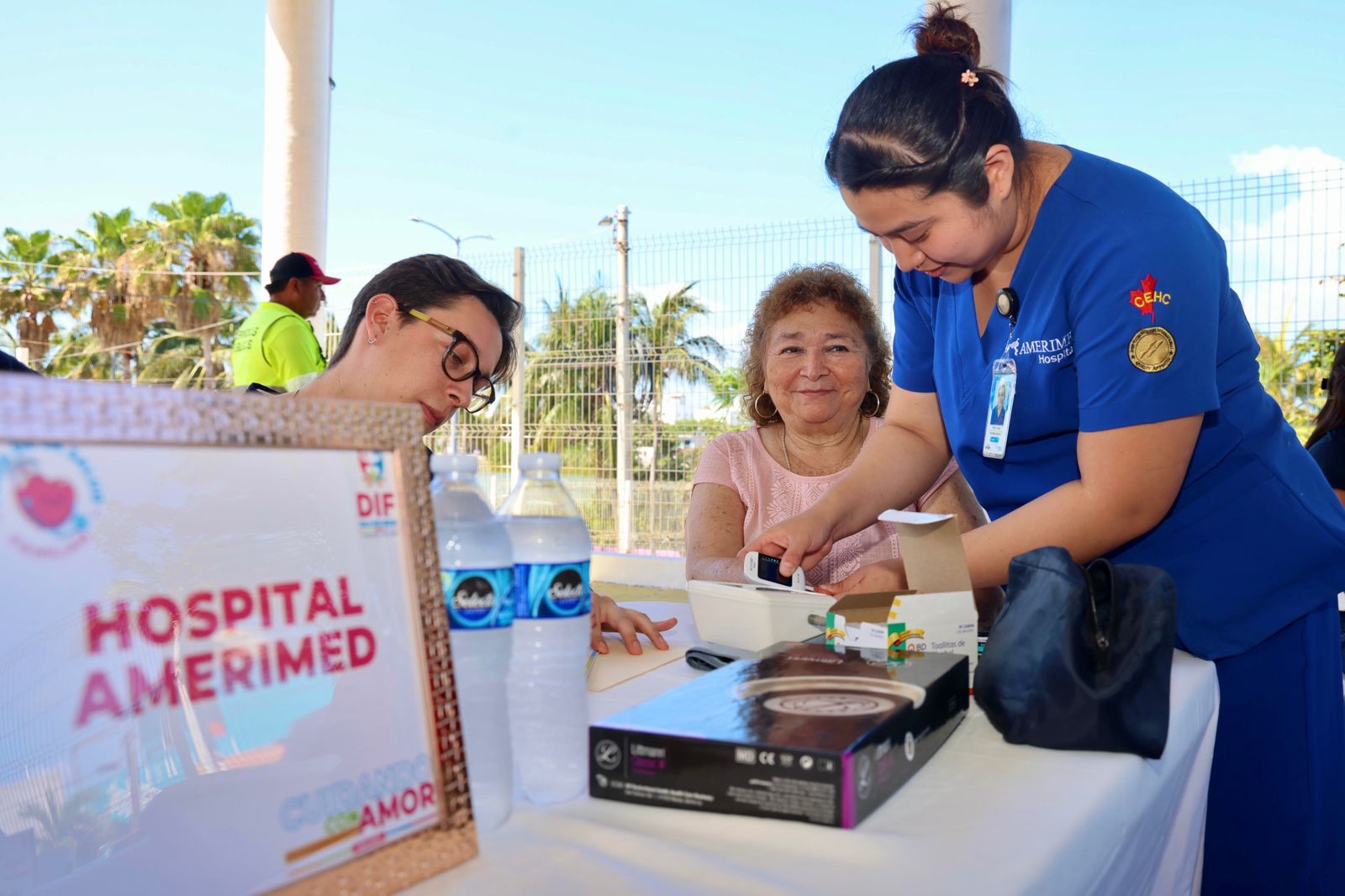 DIF Isla Mujeres acerca servicios médicos a familias isleñas con Feria de la Salud