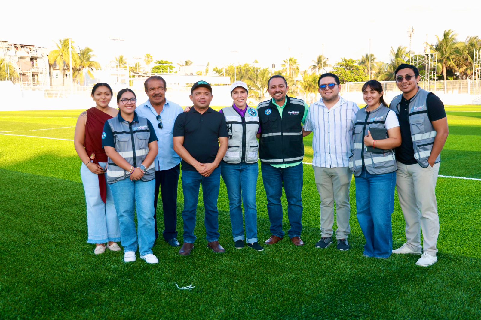 Atenea constata últimos avances de la cancha de fútbol Soccer de la colonia Salinas previo a su inauguración