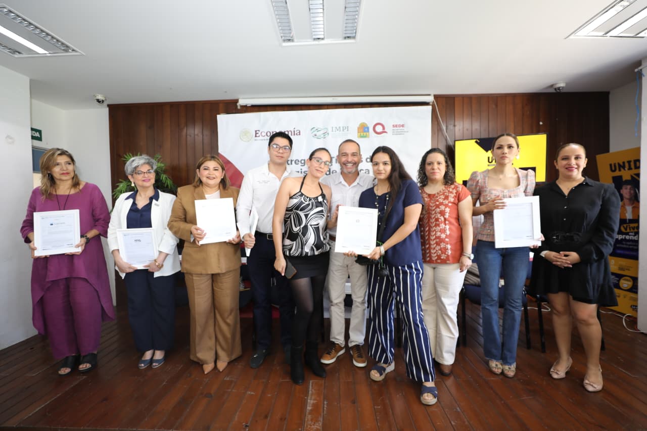 Impulsa SEDE la certeza jurídica de MiPyMEs con entrega de 52 títulos de registro de marca en Quintana Roo