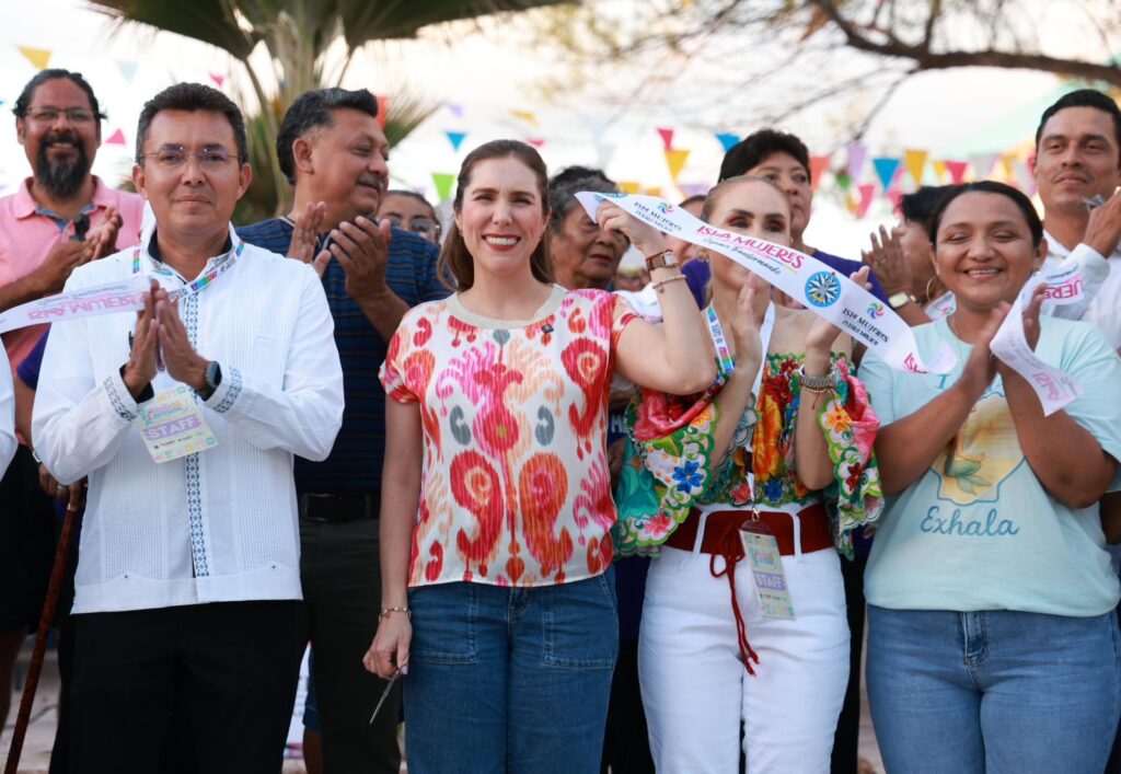 Atenea promueve espacios para el talento local con la Feria Artesanal en Isla Mujeres