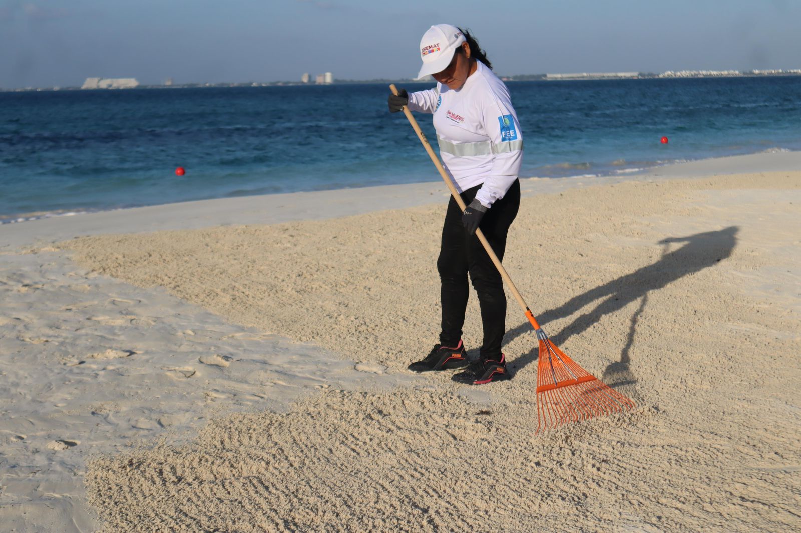 Gobierno de Isla Mujeres mantiene playas limpias, ordenadas y certificadas para fortalecer el turismo
