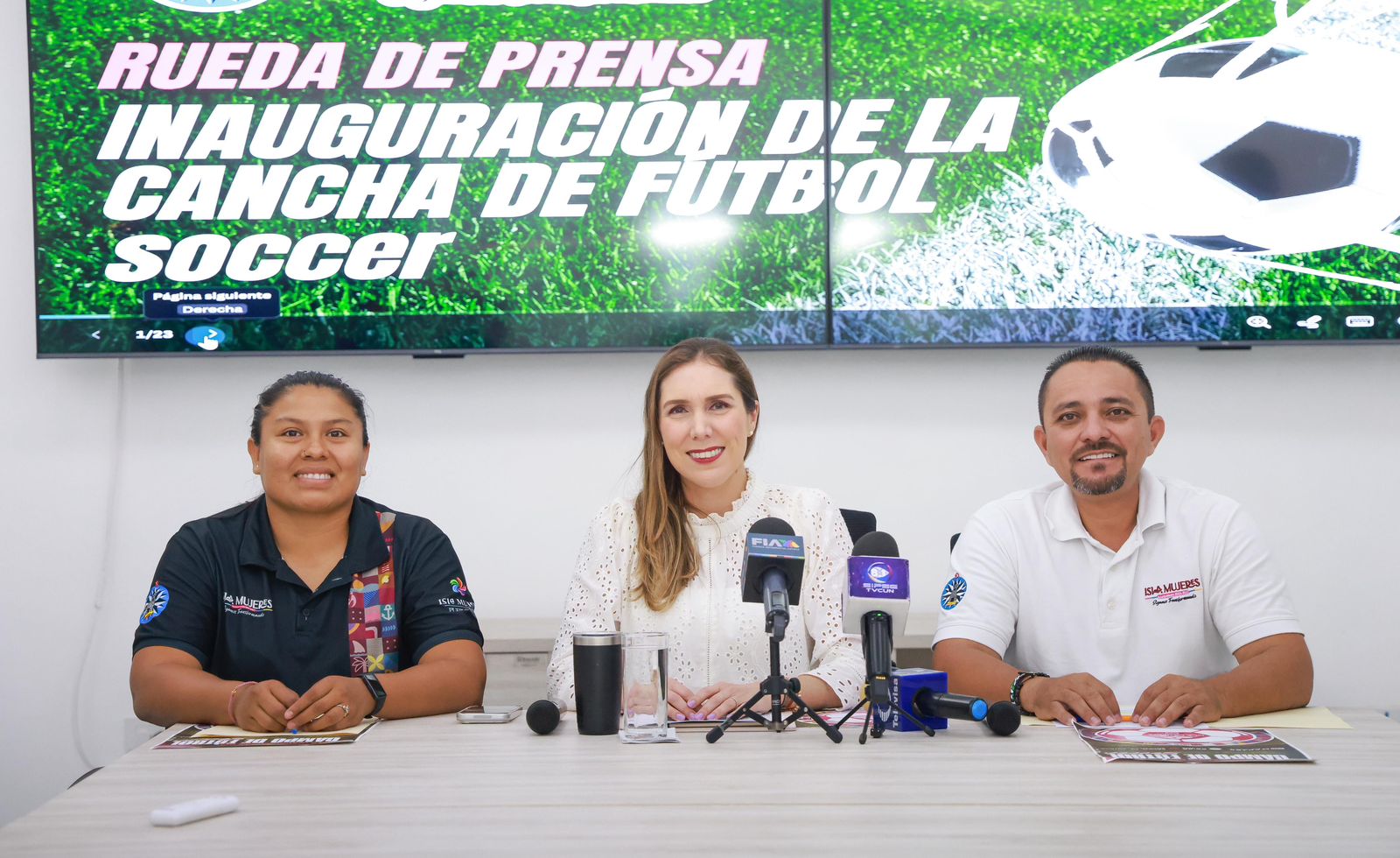 Atenea anuncia inauguración de la nueva cancha de fútbol soccer de Isla Mujeres