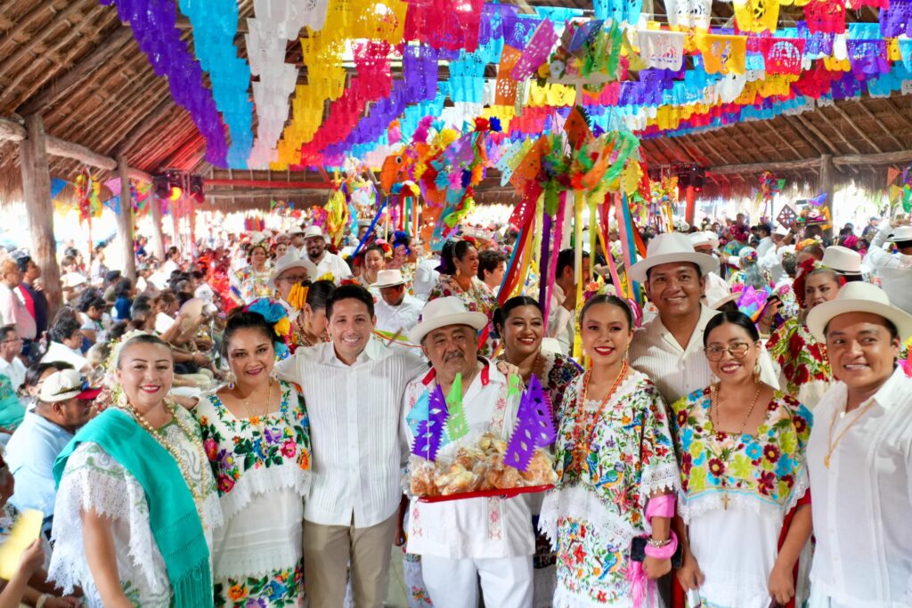 Renán Sánchez Tajonar reconoce el 178 aniversario de las tradiciones de El Cedral como orgullo de Cozumel