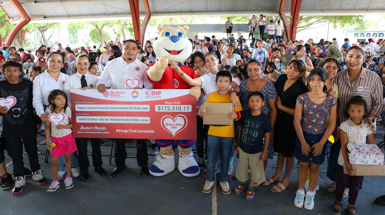 ENTREGA ANA PATY PERALTA DONATIVO DE BOSTON’S PIZZA PARA NIÑAS Y NIÑOS