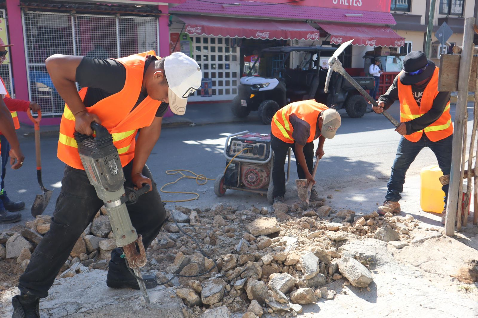 Gobierno de Isla Mujeres inicia rehabilitación integral de la avenida Jesús Martínez Ross