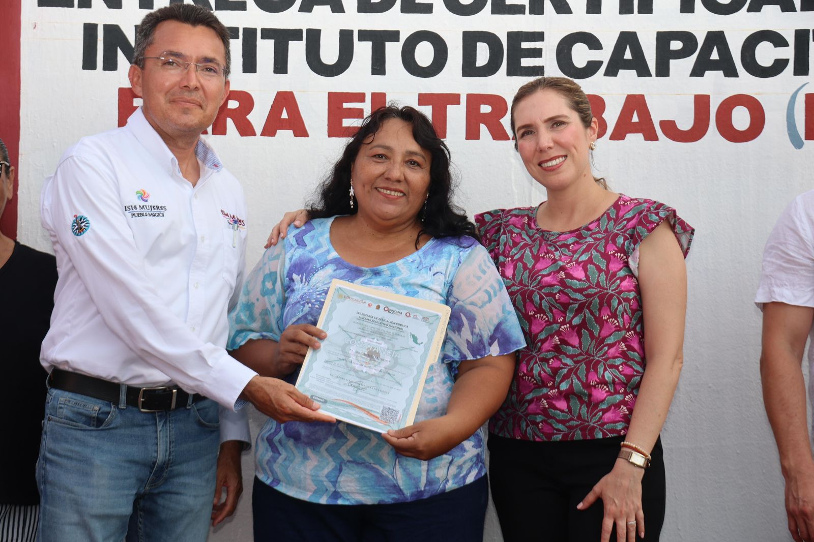 Atenea impulsa la capacitación de isleñas e isleños con cursos certificados