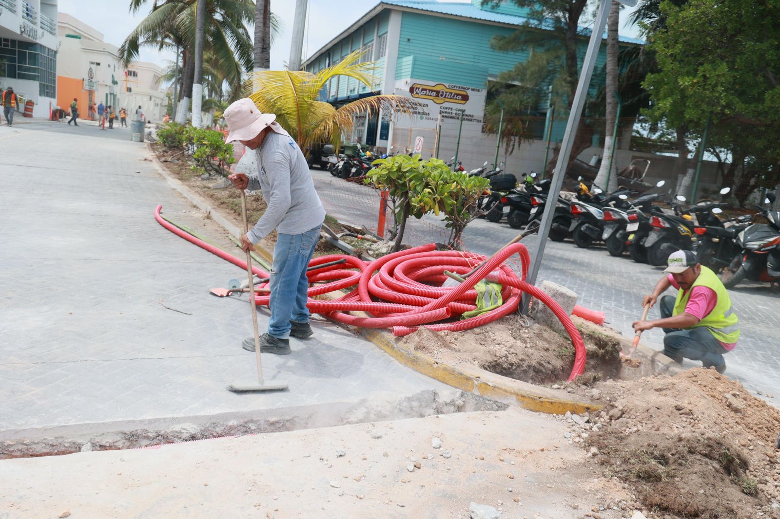 Avanzan trabajos de rehabilitación integral en la avenida Rueda Medina para fortalecer la movilidad y la imagen urbana de Isla Mujeres