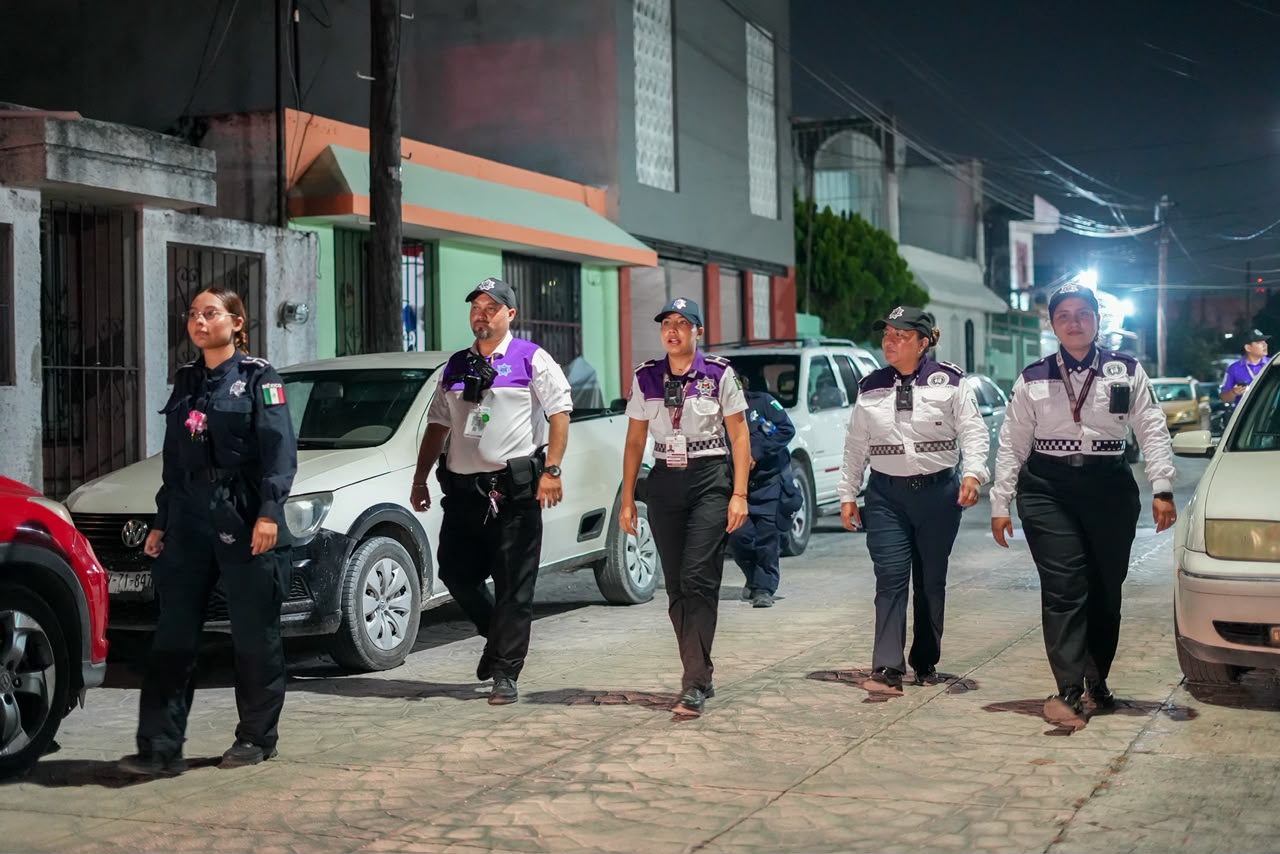PUERTA POR PUERTA, POLICÍA CANCÚN FORTALECE VÍNCULO CON LA CIUDADANÍA
