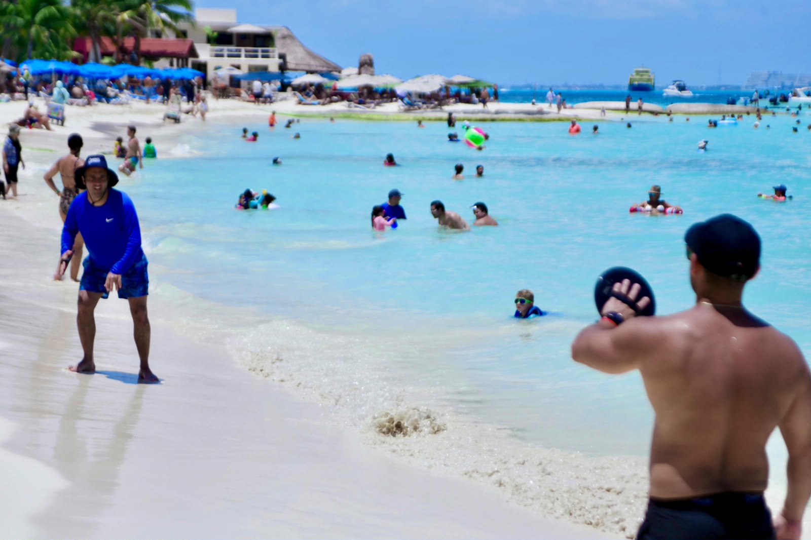 Playas de Isla Mujeres se mantienen limpias, ordenadas y libres de sargazo durante el verano
