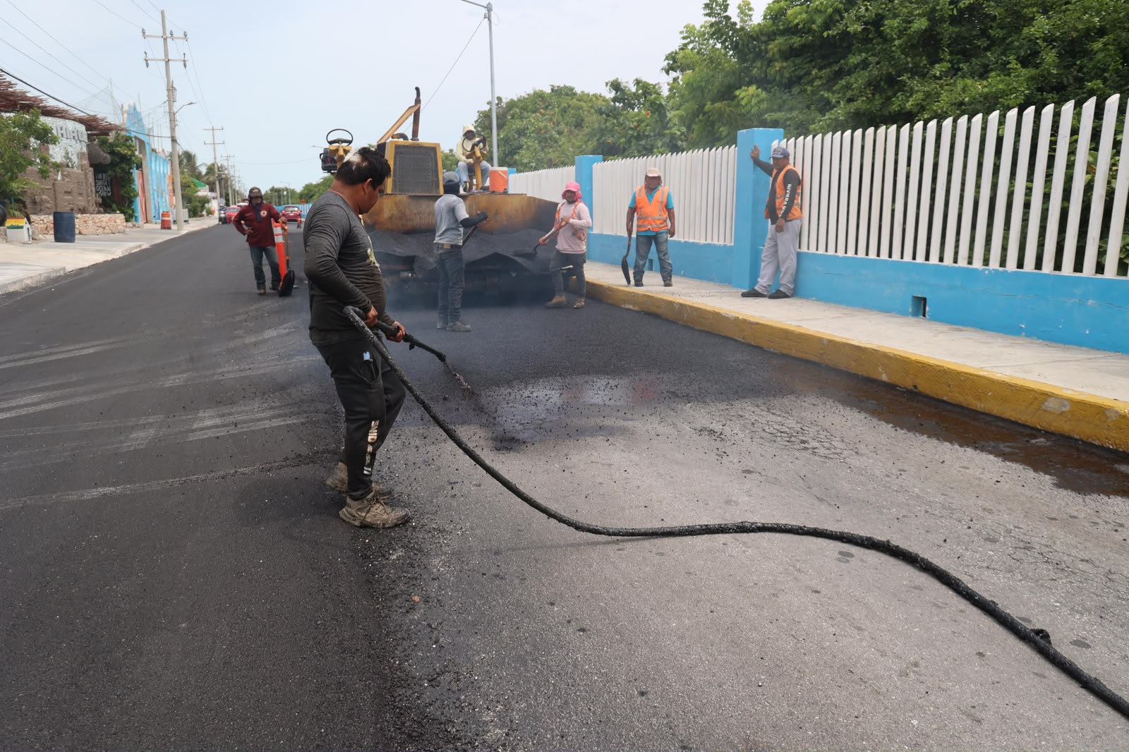 Avanza pavimentación de la Prolongación Rueda Medina en Isla Mujeres