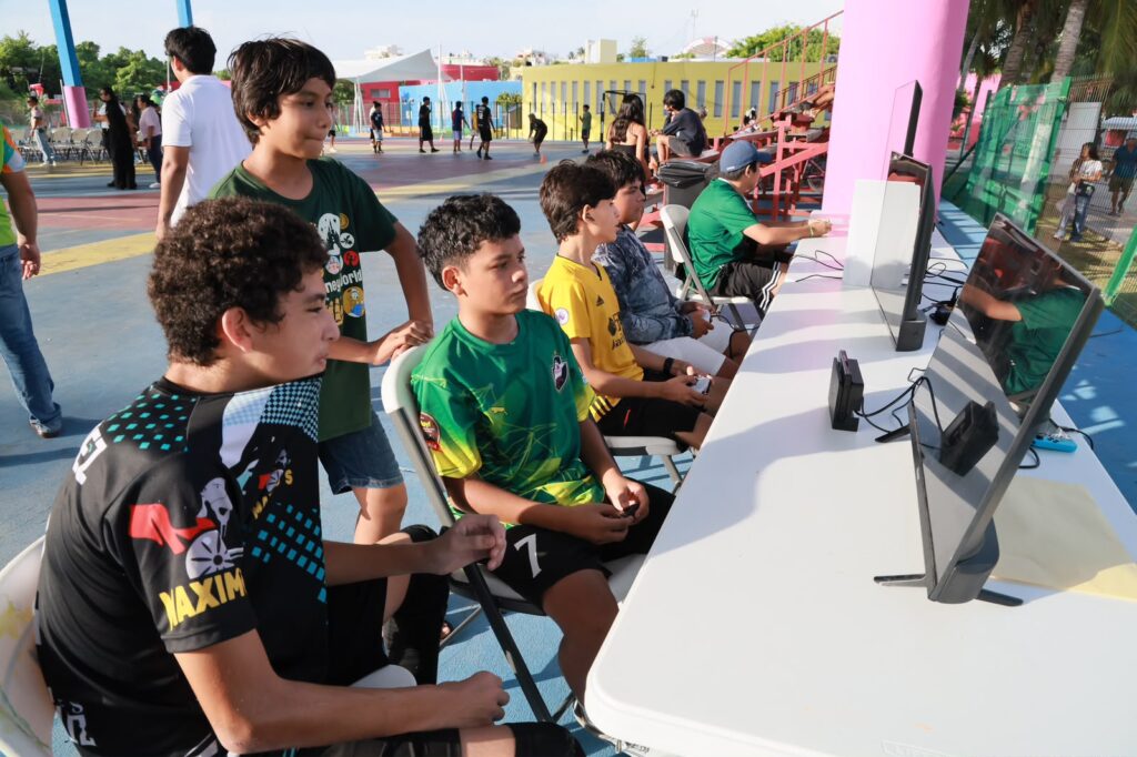 Celebran a las juventudes de Isla Mujeres con la Feria de la Juventud