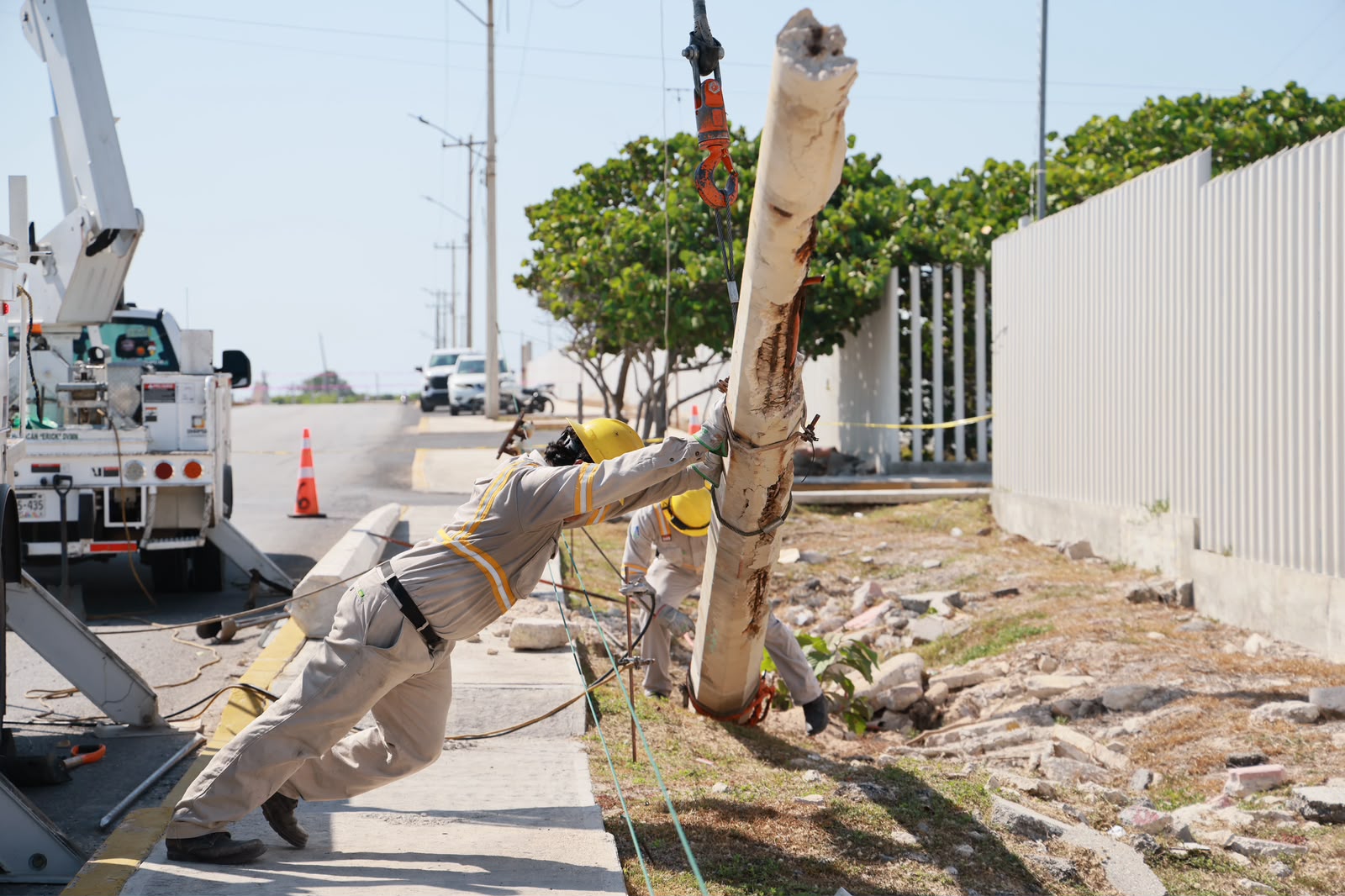 Atenea Gómez fortalece coordinación con CFE para mejorar infraestructura eléctrica de Isla Mujeres