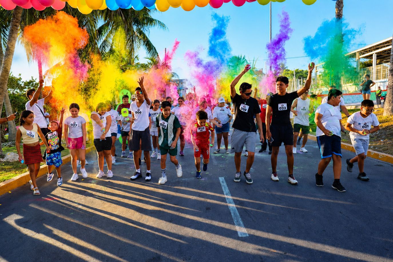 Atenea Gómez acompaña a juventudes isleñas en la Carrera de Colores
