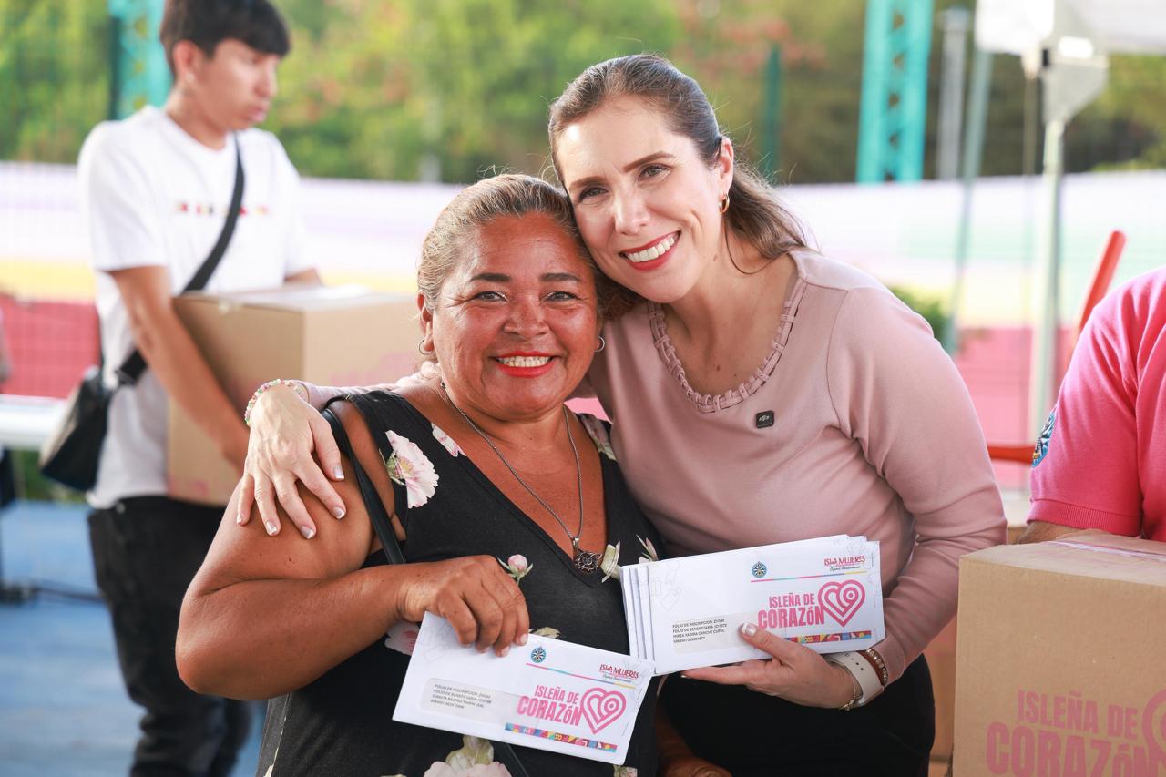 Atenea Gómez lleva bienestar a las familias isleñas con un Gobierno humanista