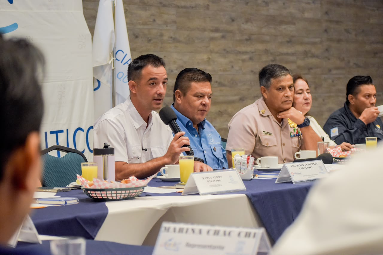 ENCABEZA PABLO GUTIÉRREZ MESA DE TRABAJO PARA RETIRAR EMBARCACIONES ABANDONADAS EN LA LAGUNA NICHUPTÉ