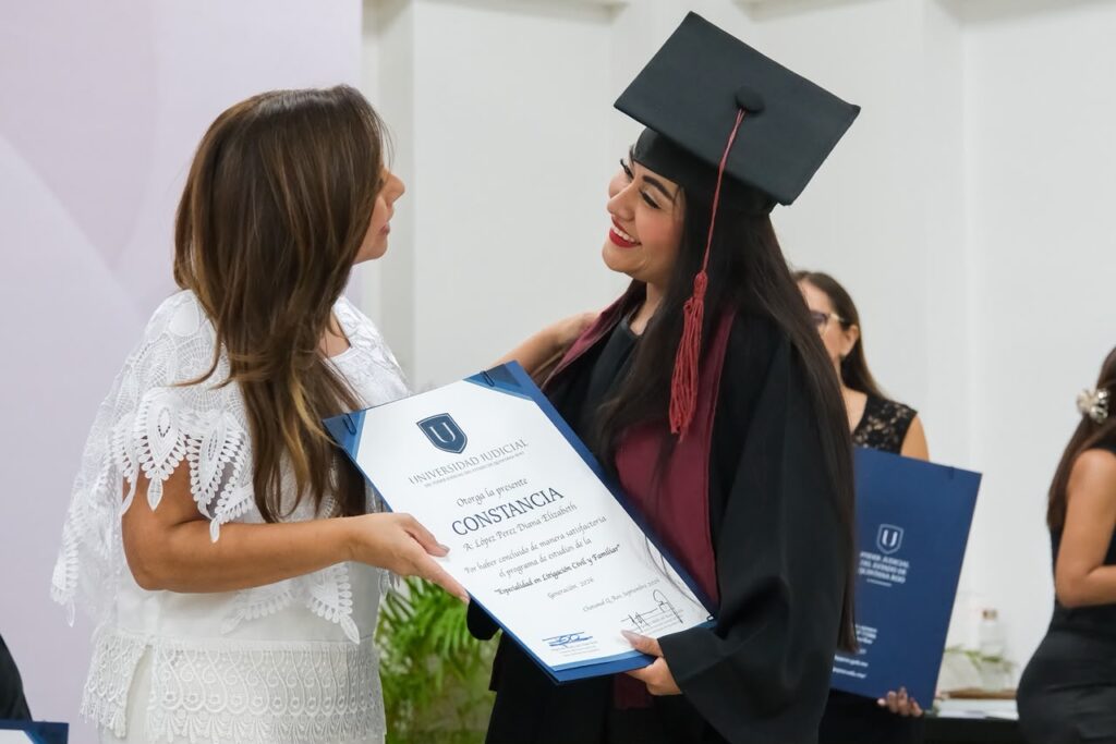 Preside Mara Lezama graduación de la Maestría en Derecho Penal Adversarial y Neuroderecho, y de la Especialidad en Litigación Civil y Familiar de la Universidad Judicial