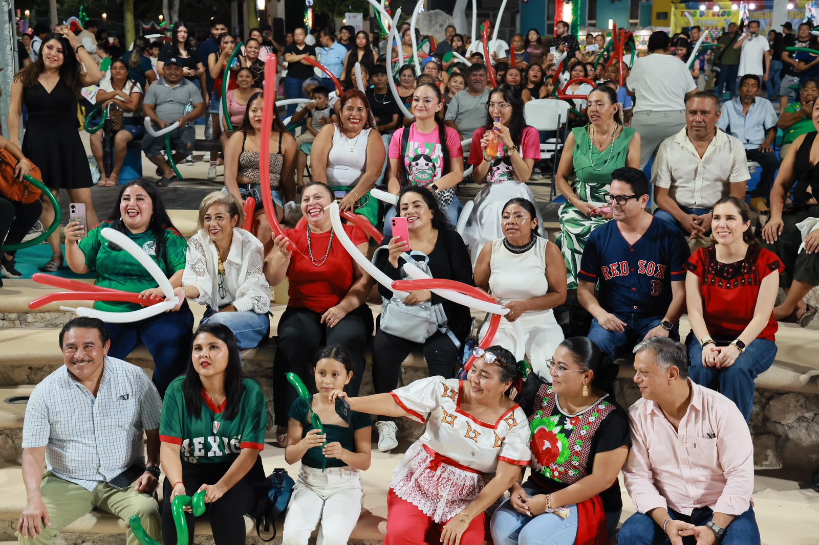 Atenea Gómez celebra Noche Mexicana junto a las familias de Ciudad Mujeres