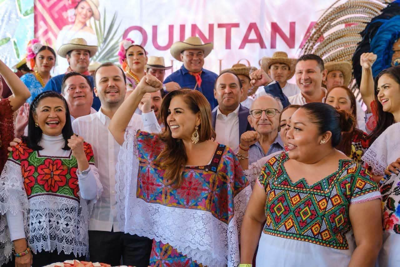 EL SENADOR FRANCISCO CARRILLO ACOMPAÑA A LA GOBERNADORA MARA LEZAMA A “LO MEJOR DE LA CULTURA DE QUINTANA ROO EN LOS PINOS”