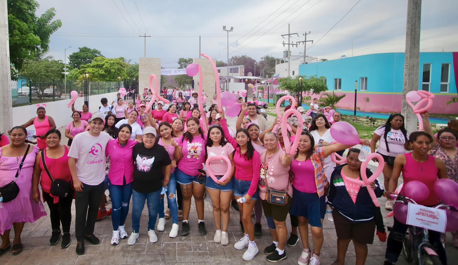 Rodada Rosa promueve la prevención del cáncer de mama en Isla Mujeres