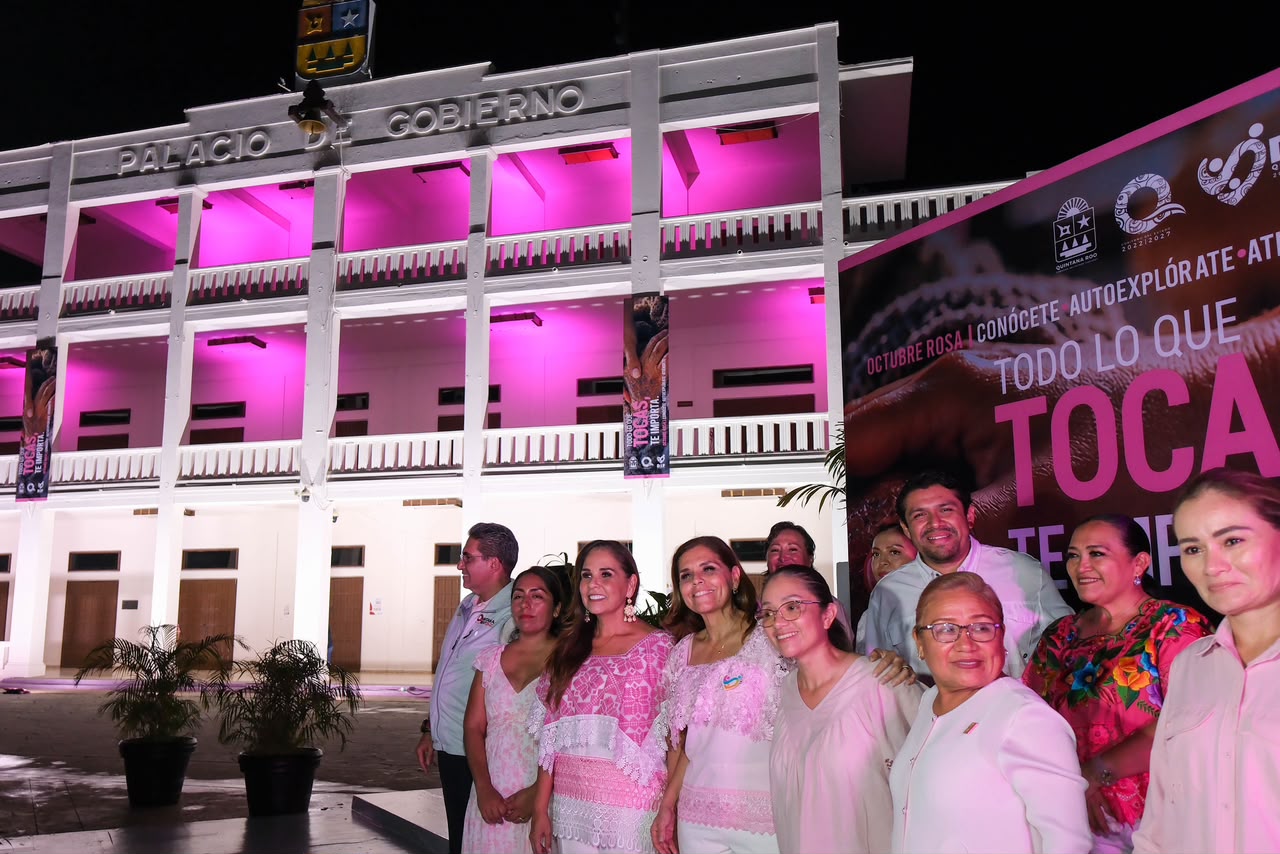 Presiden Mara Lezama y Verónica Lezama Iluminación rosa en Quintana Roo para promover la detección oportuna del cáncer de mama