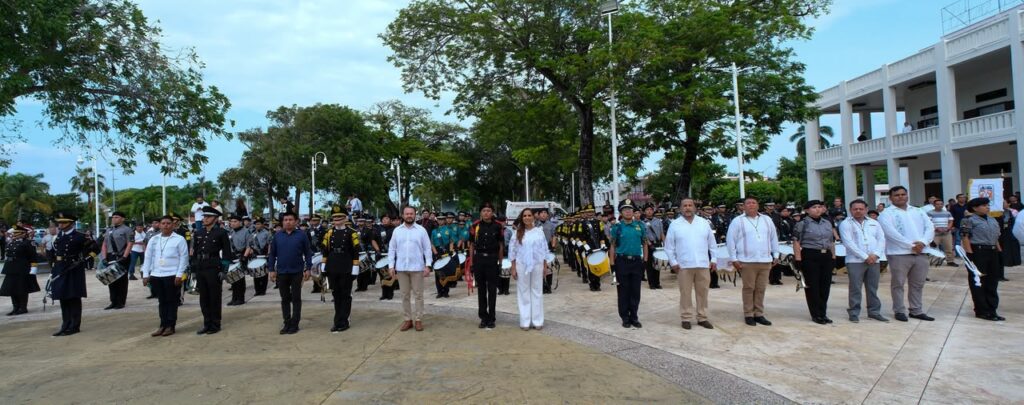 Inicia Mara Lezama con izamiento de bandera celebración del 52 aniversario de Quintana Roo como Estado Libre y Soberano
