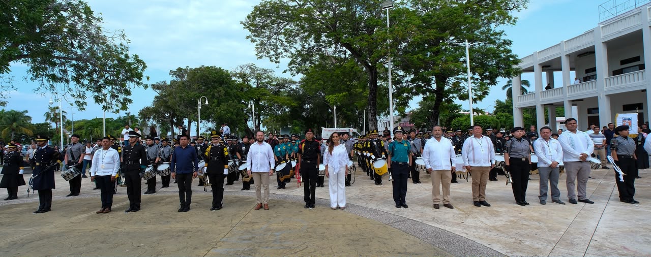 Inicia Mara Lezama con izamiento de bandera celebración del 52 aniversario de Quintana Roo como Estado Libre y Soberano