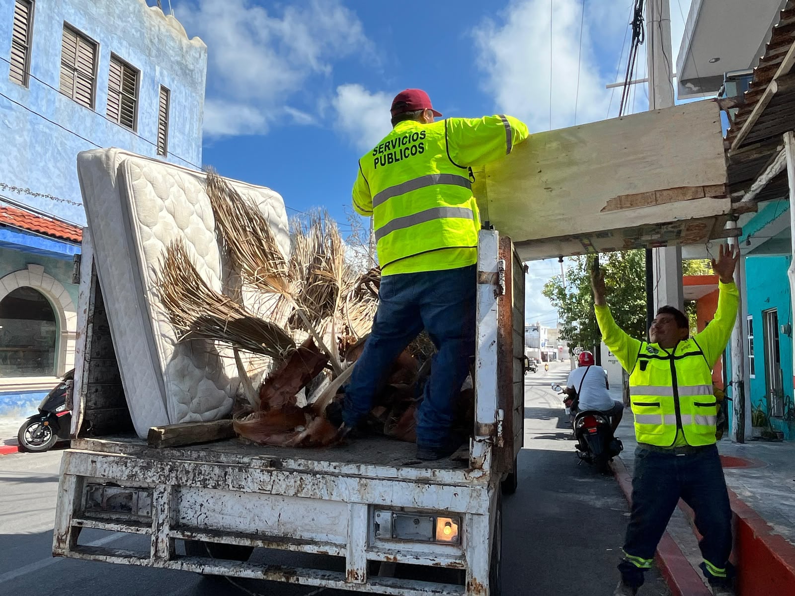 Gobierno de Isla Mujeres fortalece la prevención sanitaria con jornadas permanentes de descacharrización