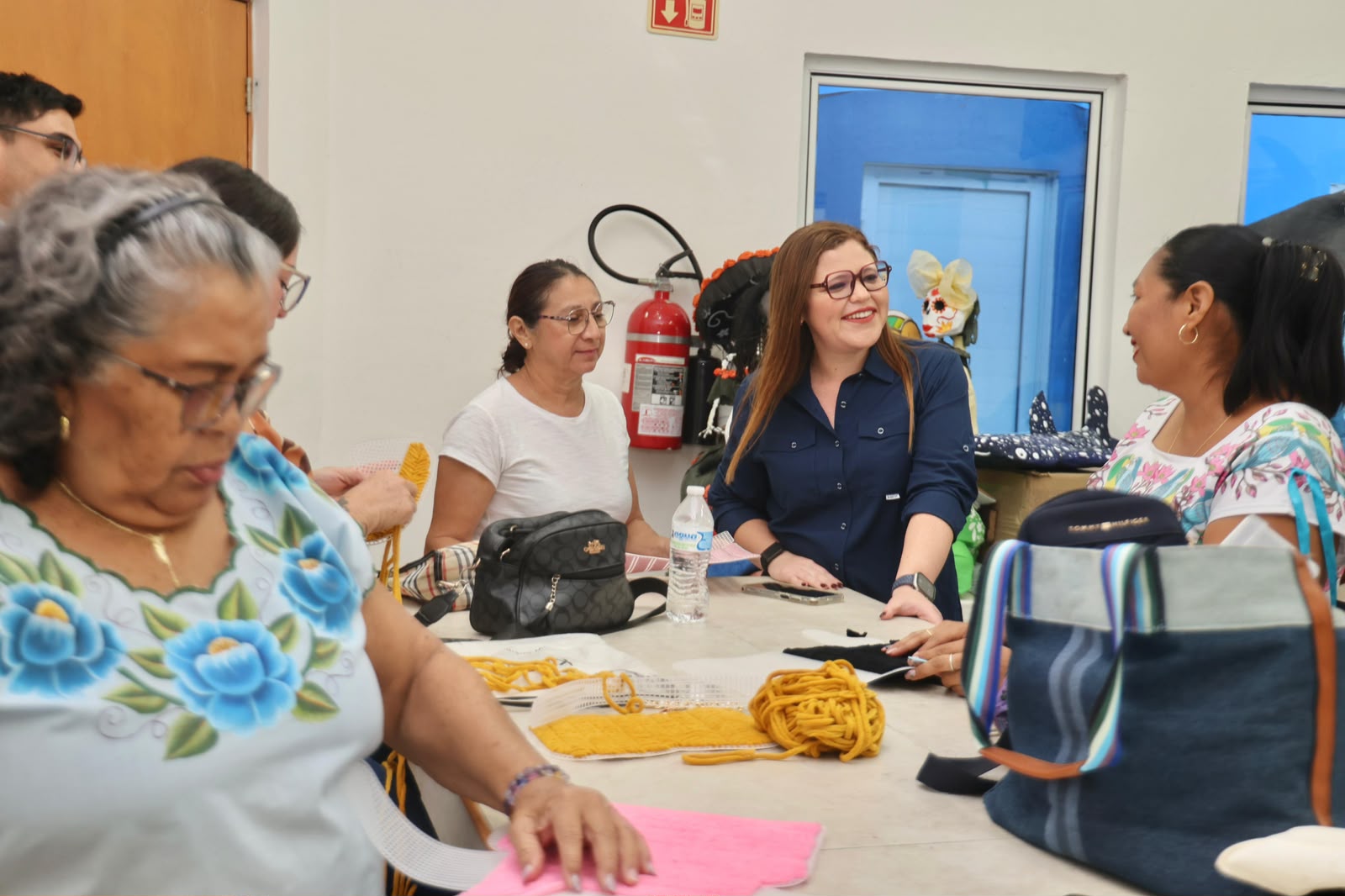 Isla del Mar Magaña reconoce esfuerzo de mujeres y hombres que se capacitan en talleres municipales